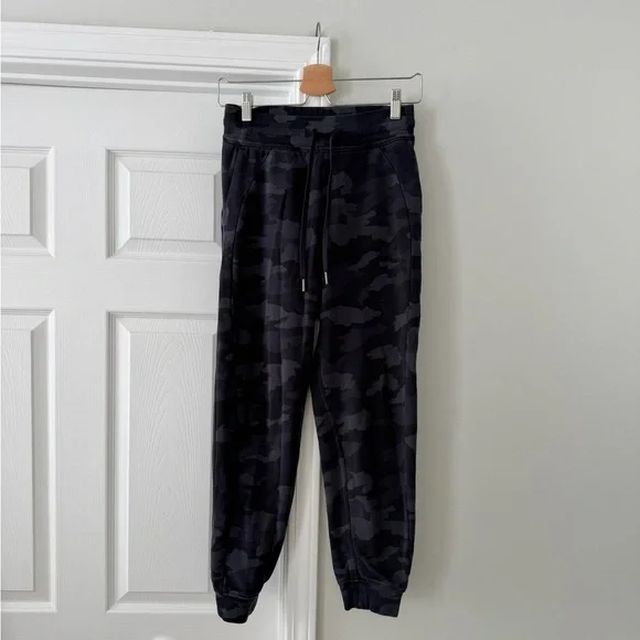 Lululemon Scuba High Rise Jogger Sweatpants Camo Leopard - Picture 2 of 5